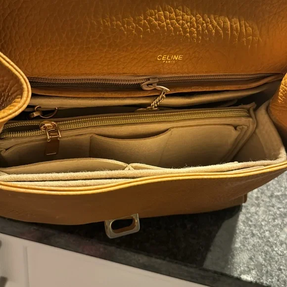 🌺👜 SALE‼️ ❤️‍🔥VERY VINTAGE AND RARE CELINE LEATHER BAG. 👜👜👜❤️‍🔥 - Picture 12 of 14